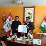 RED DE SALUD LAMPA Y MUNICIPALIDAD DE PALCA FIRMAN CONVENIO PARA FORTALECER EL SERVICIO DE GUARDIANÍA Y LIMPIEZA DEL CENTRO DE SALUD.